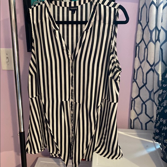 Torrid Black and White Striped Sleeveless Blouse - Picture 3 of 7